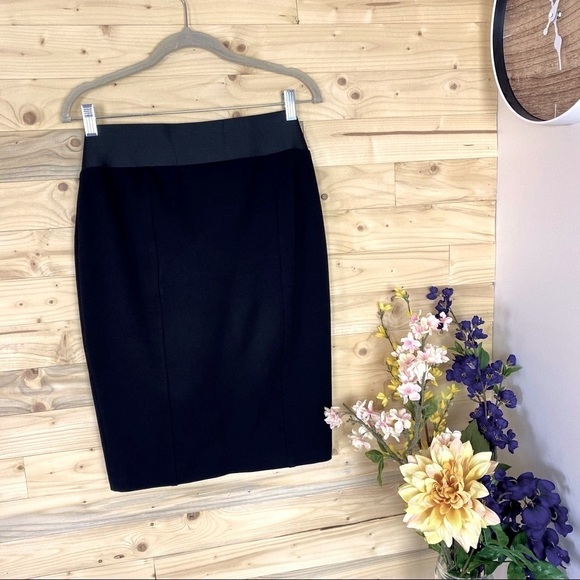 SOLD - A Pea in the Pod Black Maternity Pencil Skirt - Picture 2 of 7